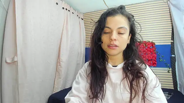 Snapshot of rosse_2504 chatting on 05/19/26, 12:23 rosse 2504 online show from 05/19/26, 12:23