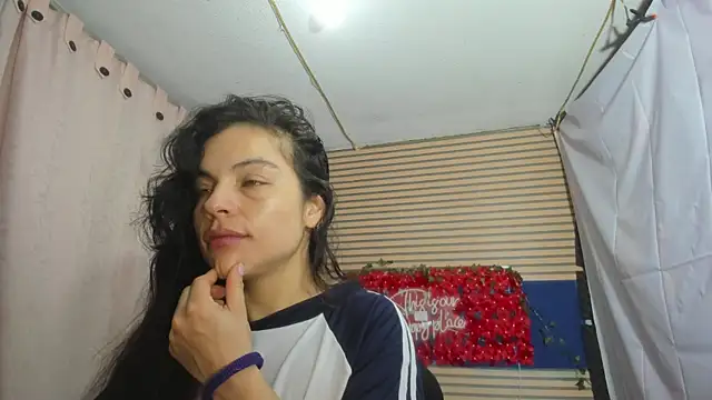 Snapshot of rosse_2504 chatting on 05/17/26, 10:15 rosse 2504 online show from 05/17/26, 10:15