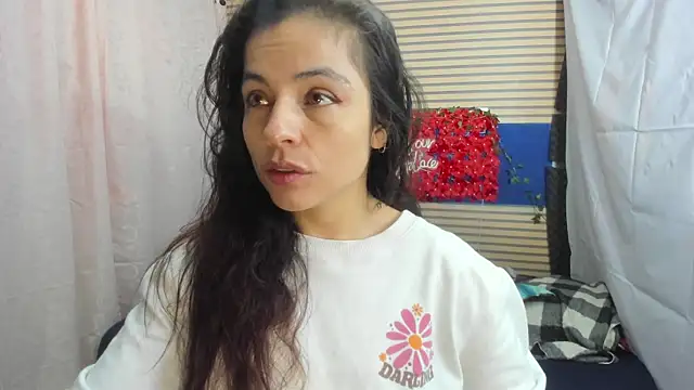 Snapshot of rosse_2504 chatting on 06/17/26, 12:37 rosse 2504 online show from 06/17/26, 12:37
