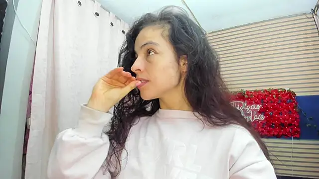 Snapshot of rosse_2504 chatting on 05/13/26, 12:23 rosse 2504 online show from 05/13/26, 12:23