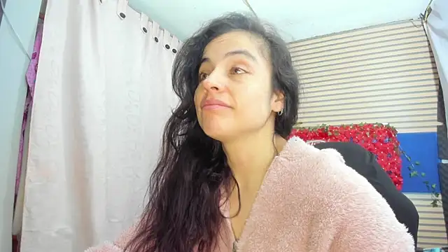 Snapshot of rosse_2504 chatting on 05/25/26, 12:26 rosse 2504 online show from 05/25/26, 12:26