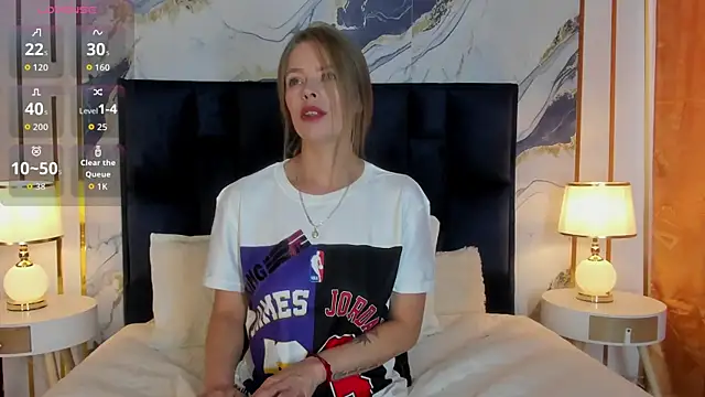 Laurablue online show from 12/21/25, 10:10