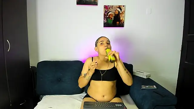 AndreaAndKarina online show from 10/30/25, 12:42