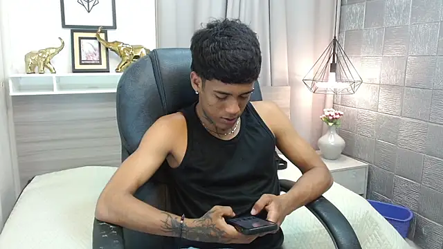 Snapshot of Alan_Cute18 chatting on 02/14/26, 04:34 Alan Cute18 online show from 02/14/26, 04:34