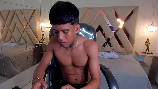 Snapshot of Alan_Cute18 chatting on 02/16/26, 01:43 Alan Cute18 online show from 02/16/26, 01:43