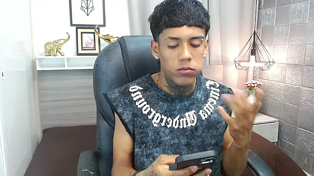 Snapshot of Alan_Cute18 chatting on 02/22/26, 12:40 Alan Cute18 online show from 02/22/26, 12:40