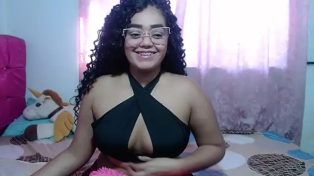 Snapshot of kiara_milf_ chatting on 10/14/25, 08:53 kiara milf online show from 10/14/25, 08:53