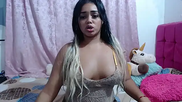 Snapshot of kiara_milf_ chatting on 03/21/25, 01:24 kiara milf online show from 03/21/25, 01:24