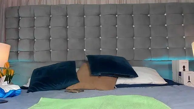 Poacahontasfg online show from 11/05/25, 04:04