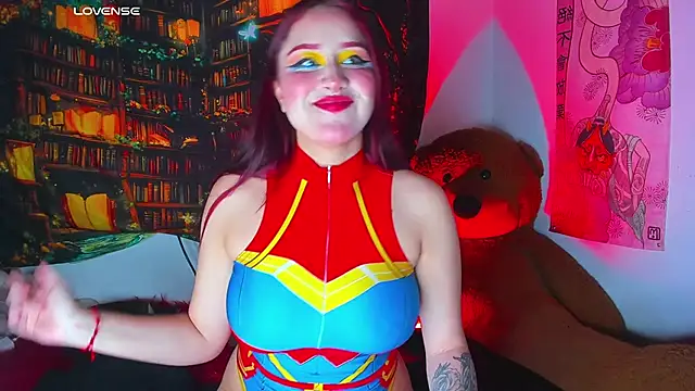 LailaCatt online show from 12/22/25, 07:19