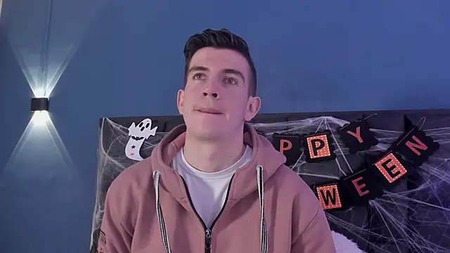 MikaelSlow online show from 10/28/25, 04:02