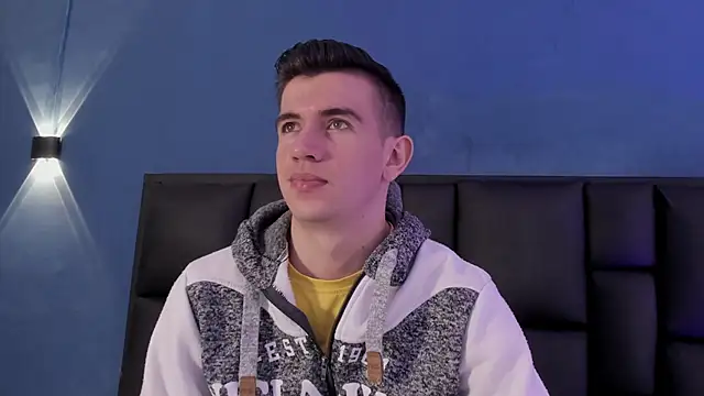 MikaelSlow online show from 11/11/25, 03:45