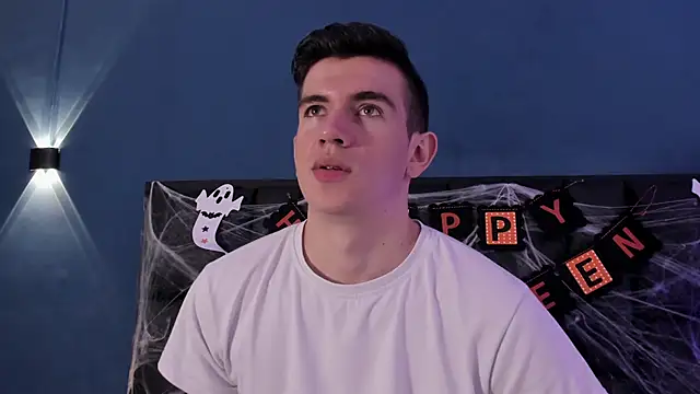 MikaelSlow online show from 10/31/25, 03:58