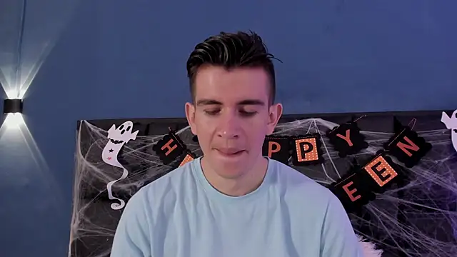 MikaelSlow online show from 10/26/25, 04:02