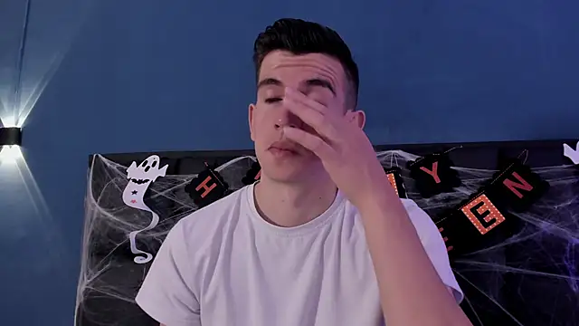 MikaelSlow online show from 10/22/25, 04:01