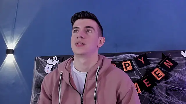 MikaelSlow online show from 10/25/25, 04:22