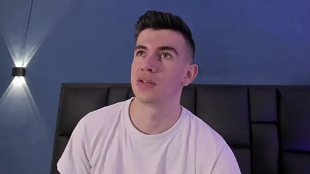 MikaelSlow online show from 11/06/25, 03:54