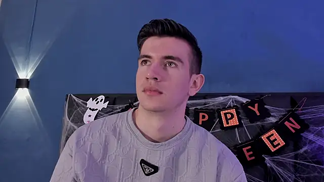 MikaelSlow online show from 10/30/25, 03:38