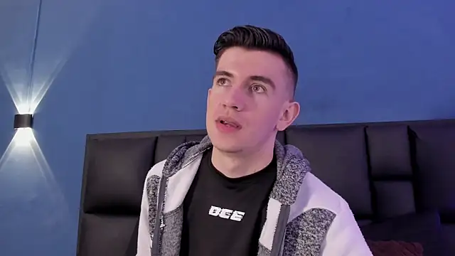 MikaelSlow online show from 10/10/25, 03:51