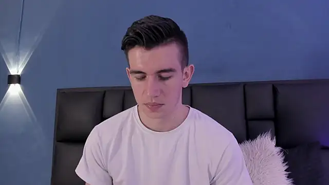 MikaelSlow online show from 09/25/25, 04:07