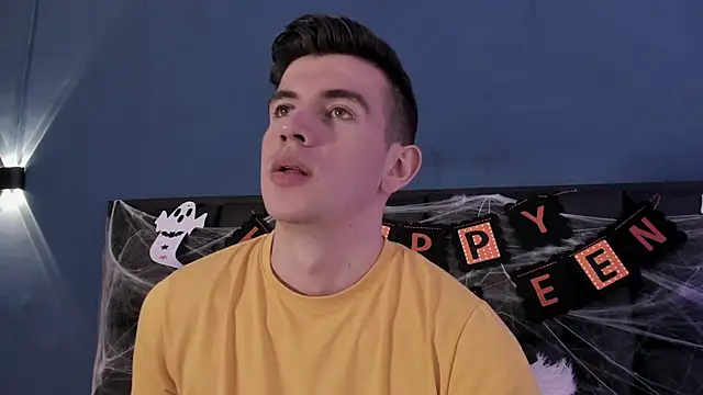 MikaelSlow online show from 10/19/25, 04:37