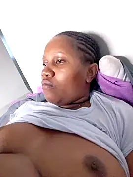 Snapshot of SquirtQueen222 chatting on 01/20/25, 12:28 SquirtQueen222 online show from 01/20/25, 12:28