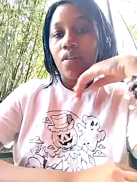 Snapshot of SquirtQueen222 chatting on 12/20/24, 02:26 SquirtQueen222 online show from 12/20/24, 02:26