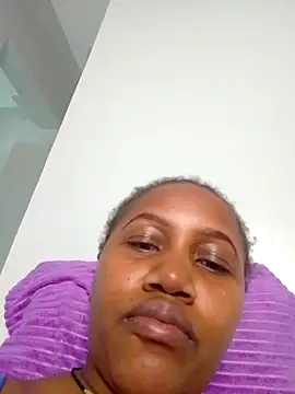 Snapshot of SquirtQueen222 chatting on 12/09/24, 04:45 SquirtQueen222 online show from 12/09/24, 04:45