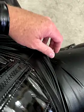 Snapshot of SexyLatexObject chatting on 09/30/25, 01:17 SexyLatexObject online show from 09/30/25, 01:17