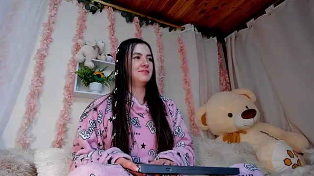 Idara and Edahi01 online show from 11/14/25, 05:11