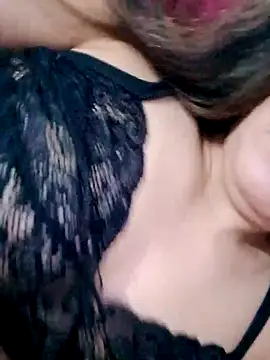Snapshot of Fatina111 chatting on 10/15/25, 10:18 Fatina111 online show from 10/15/25, 10:18