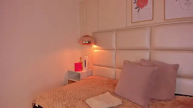 Aily Yozuko online show from 12/19/25, 02:37