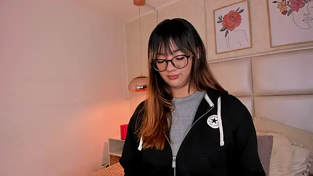 Aily Yozuko online show from 12/17/25, 02:27