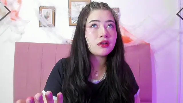 GENNESIS LOVE online show from 10/29/25, 03:27