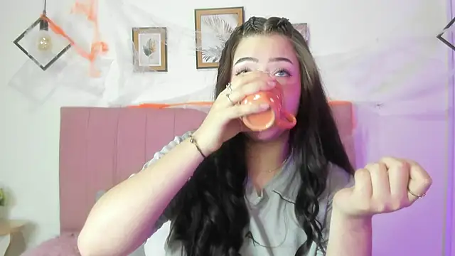 GENNESIS LOVE online show from 10/28/25, 03:07