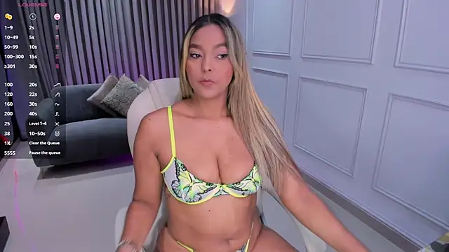 Snapshot of maryah_simons chatting on 11/17/25, 11:25 maryah simons online show from 11/17/25, 11:25