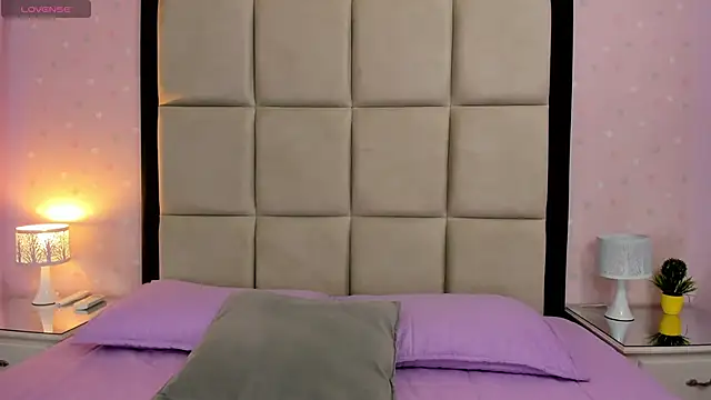 HannaClarrk  online show from 11/30/25, 12:39