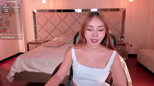 Snapshot of CarolineGraceX chatting on 03/20/25, 10:54 CarolineGraceX online show from 03/20/25, 10:54