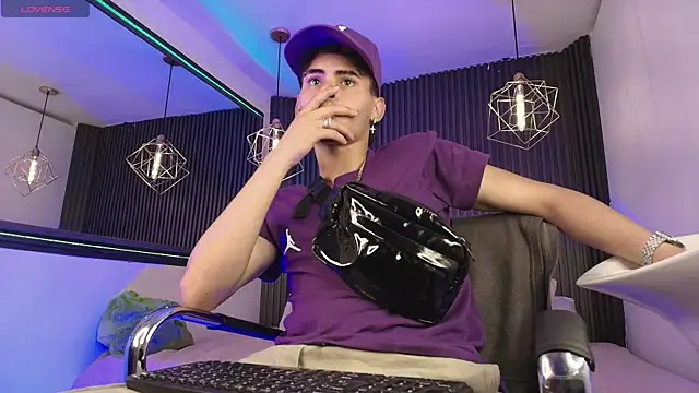  white fox 1 online show from 09/17/25, 11:29