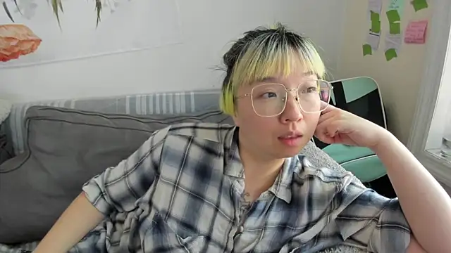 Snapshot of luxgray chatting on 06/03/26, 07:51 luxgray online show from 06/03/26, 07:51