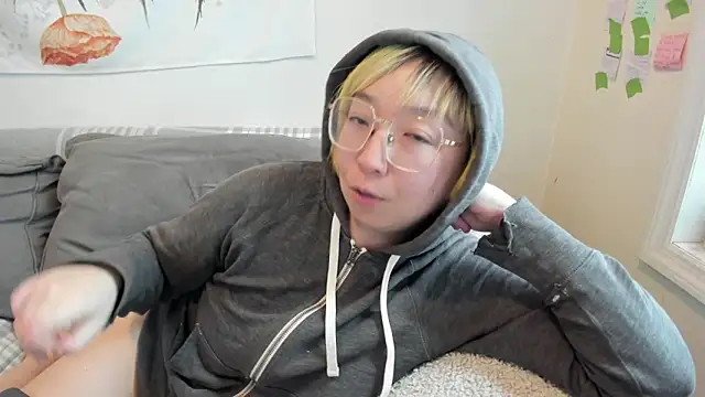 Snapshot of luxgray chatting on 06/19/26, 07:20 luxgray online show from 06/19/26, 07:20