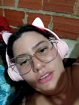 Snapshot of ariana_d20 chatting on 10/16/25, 10:51 ariana d20 online show from 10/16/25, 10:51