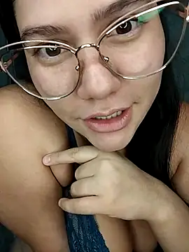 Snapshot of ariana_d20 chatting on 10/15/25, 10:23 ariana d20 online show from 10/15/25, 10:23