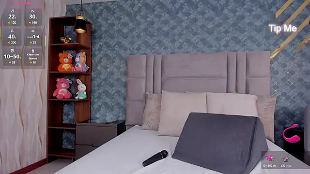 NiiaMoore online show from 12/16/25, 08:24