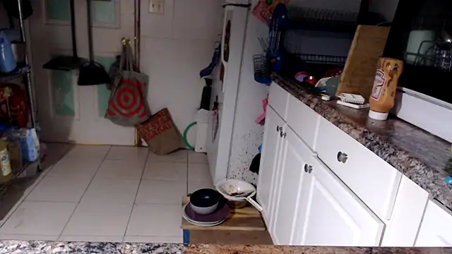 tongueispowerr6d9 online show from 12/22/25, 09:53