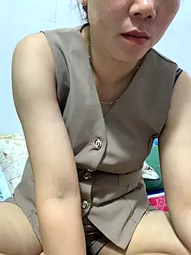 Baby-bigtits online show from 10/17/25, 02:19