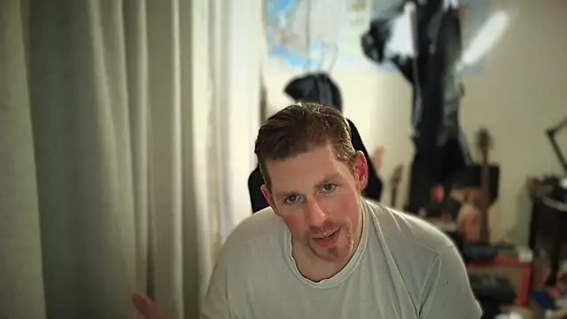 Snapshot of Rock_Pierce chatting on 03/12/25, 03:40 Rock Pierce online show from 03/12/25, 03:40