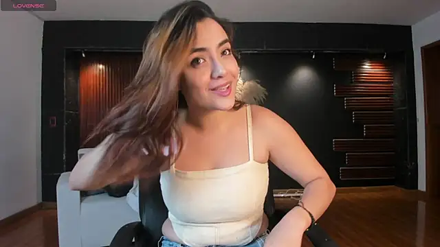 Snapshot of IsabellaaJoness chatting on 10/04/25, 11:12 IsabellaaJoness online show from 10/04/25, 11:12