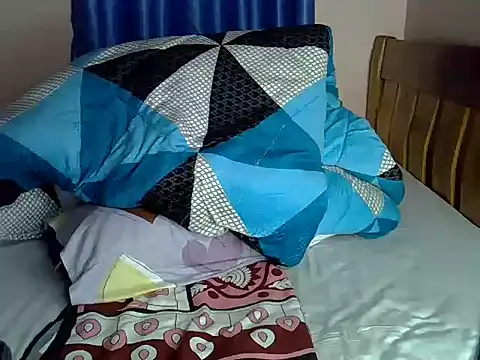 Snapshot of sweet_rozie chatting on 07/14/26, 11:05 sweet rozie online show from 07/14/26, 11:05