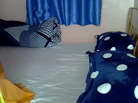 Snapshot of sweet_rozie chatting on 05/15/26, 06:44 sweet rozie online show from 05/15/26, 06:44